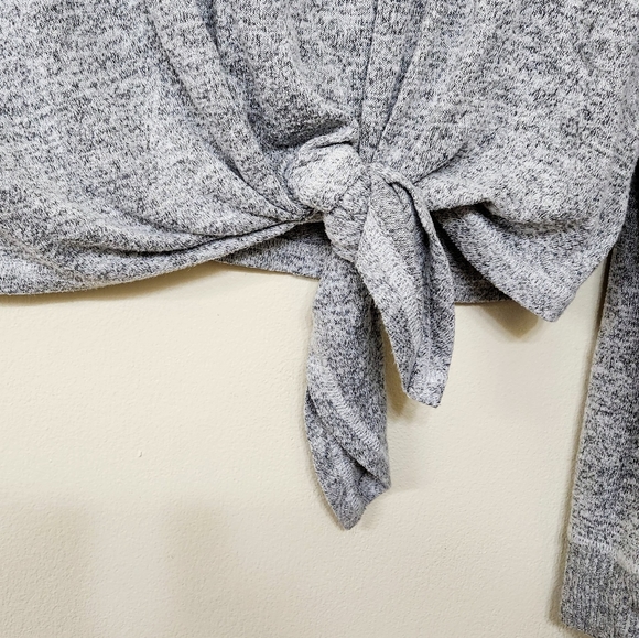 โญ๏ธ2/$12 Abercrombie & Fitch Size Small Gray Long Sleeve Top - Picture 3 of 8